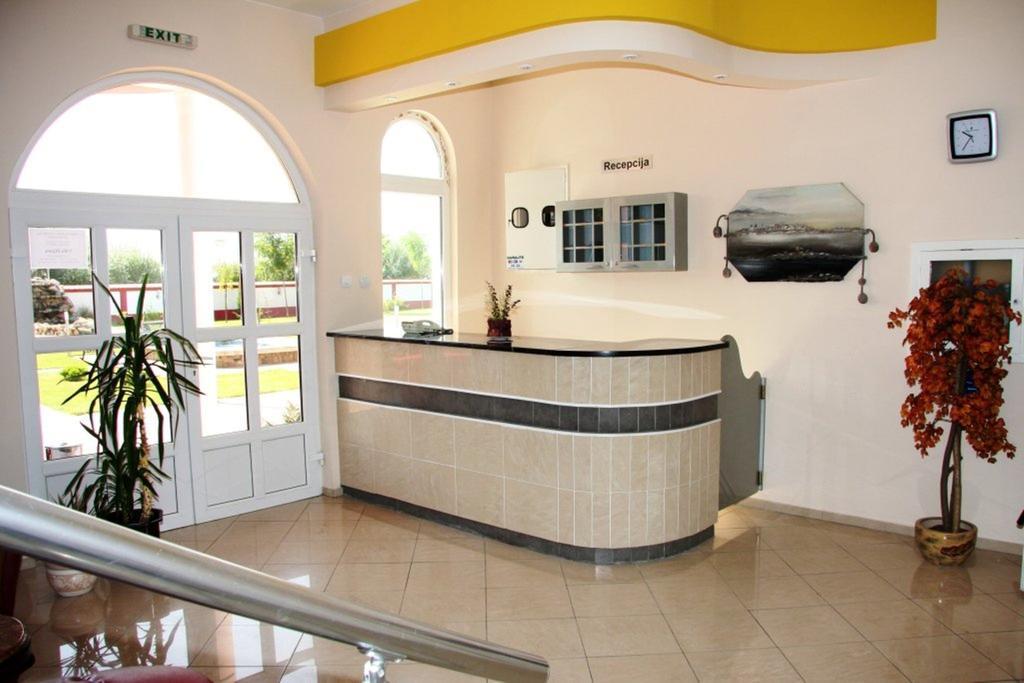 פירוט Hotel Dijana מראה חיצוני תמונה