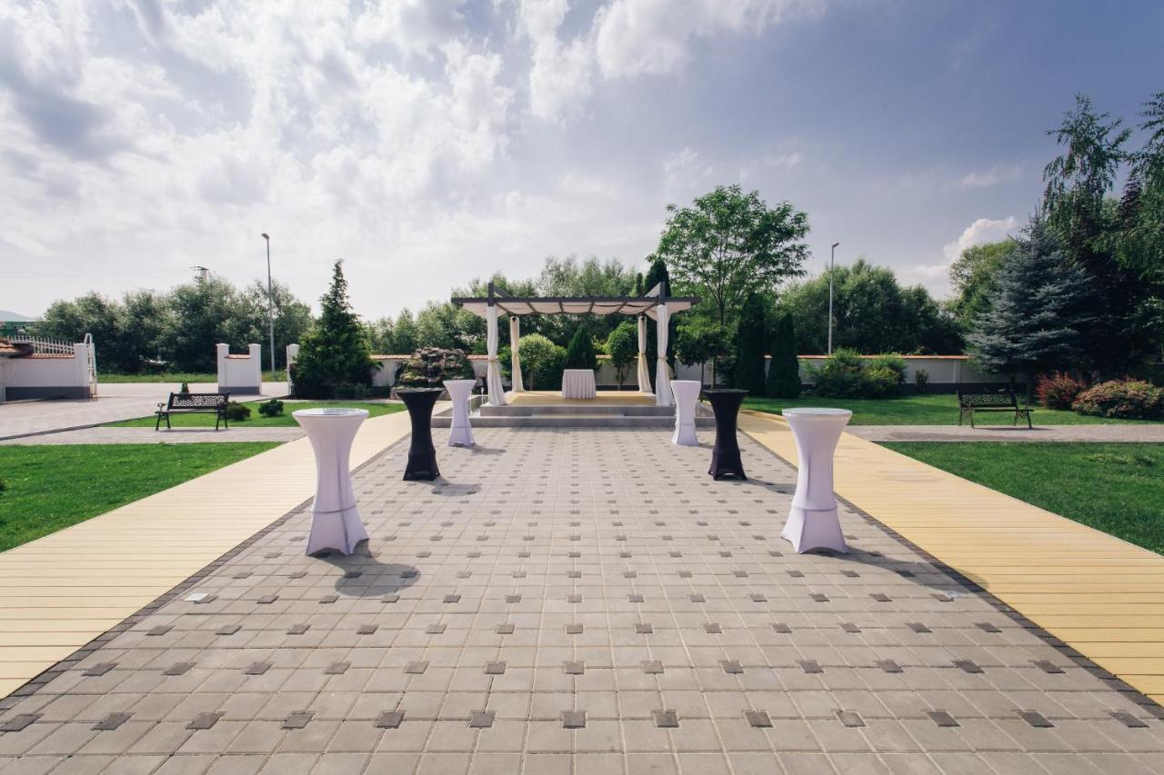 פירוט Hotel Dijana מראה חיצוני תמונה
