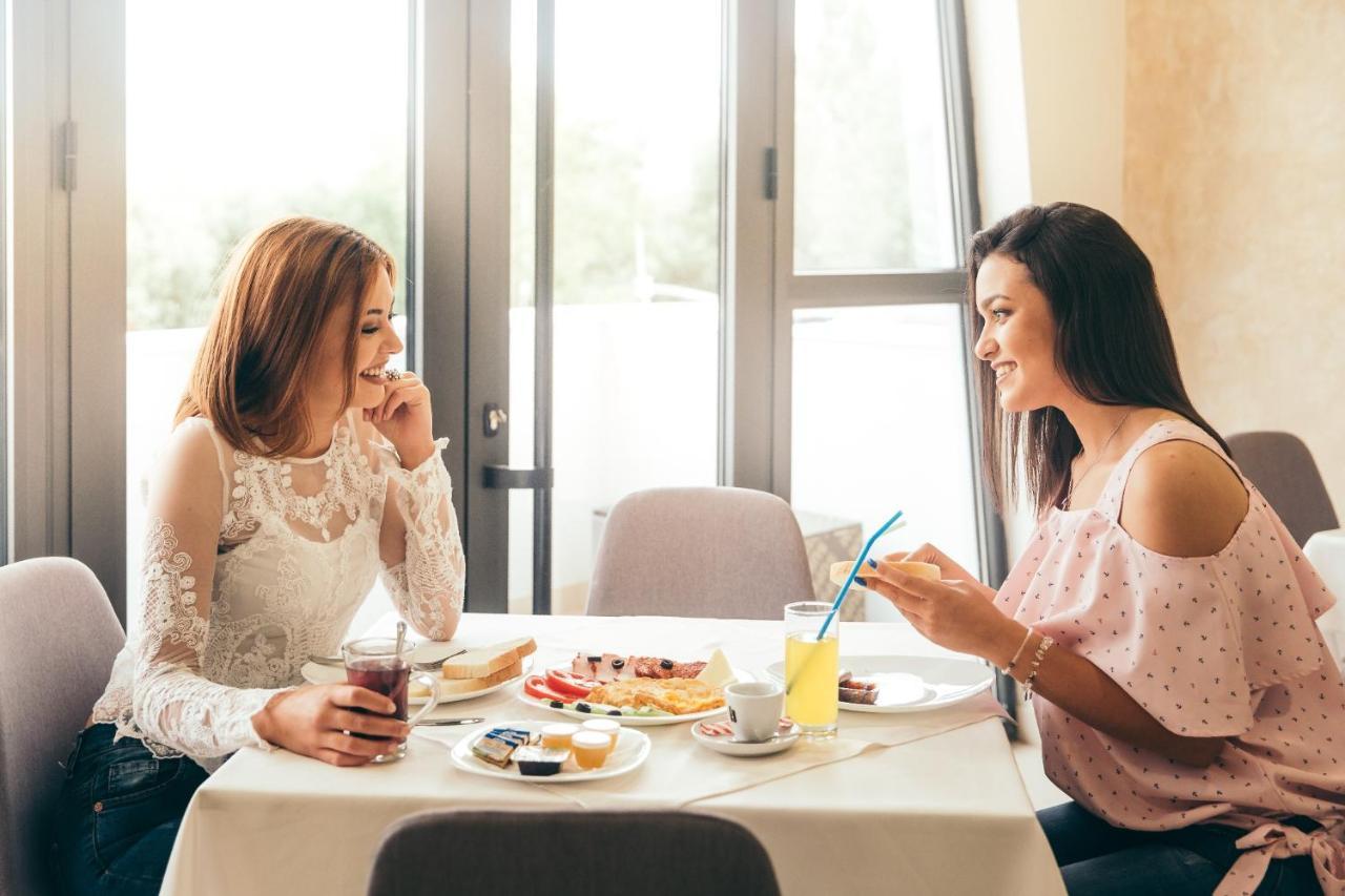 פירוט Hotel Dijana מראה חיצוני תמונה