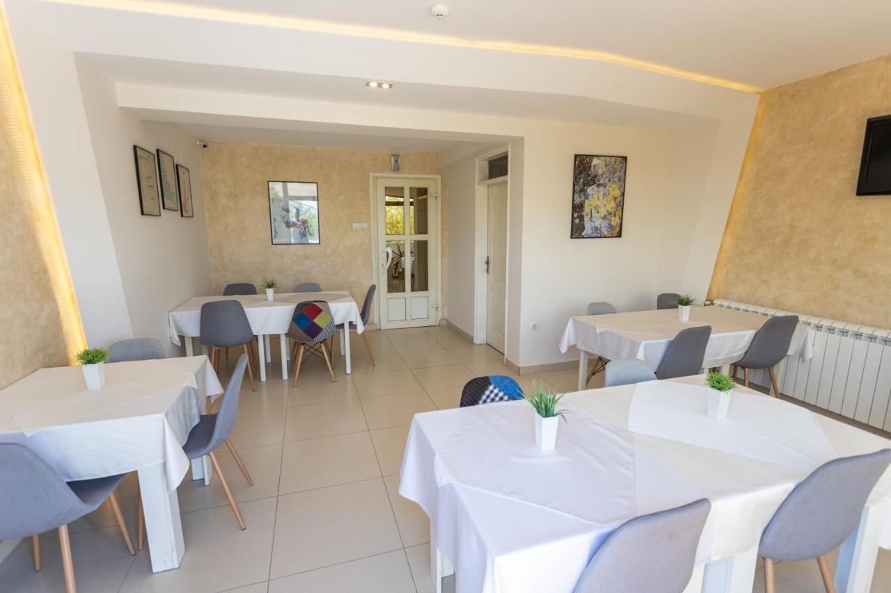 פירוט Hotel Dijana מראה חיצוני תמונה